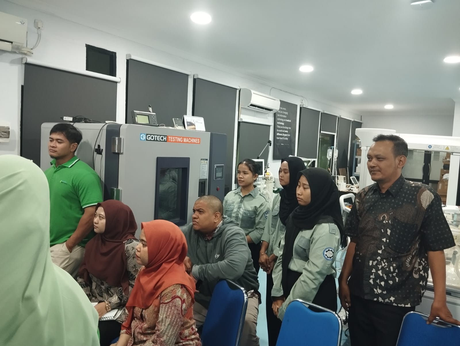 Pelatihan Tes Penetrasi Jarum dengan film khusus yang mempunyai sifat mirip dengan kulit manusia